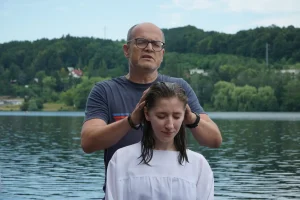 Verejné vyznanie viery krstom na jazere Bukovec